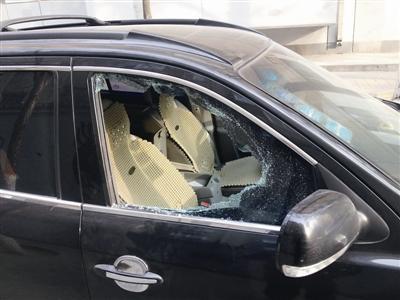 凤城警方破获系列撬砸汽车玻璃盗窃案
