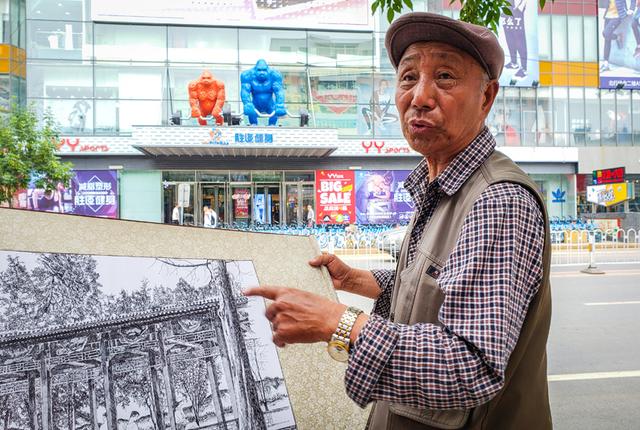 八旬老人用钢笔画沈阳 数万条线条展现故宫步行街全貌