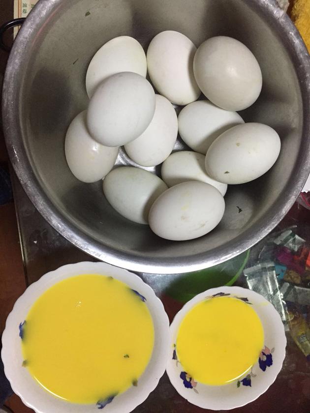 景区买到百个双黄鸭蛋 回家发现竟是假的