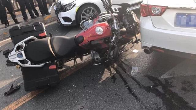 59岁男子驾驶20多万摩托超车被撞 排除酒驾毒驾嫌疑
