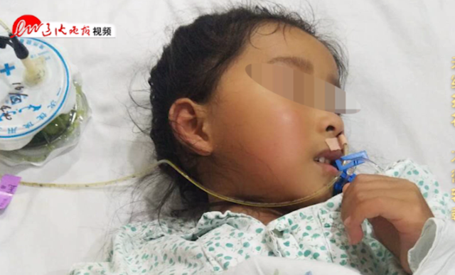 五岁女孩被扎重伤 众人15个小时筹40万元救她