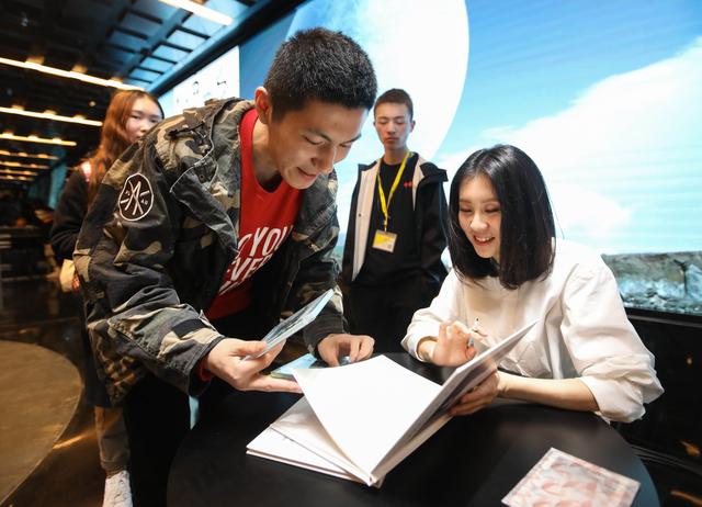 白安《1990s》新专辑音乐分享会举行 引粉丝疯狂打call