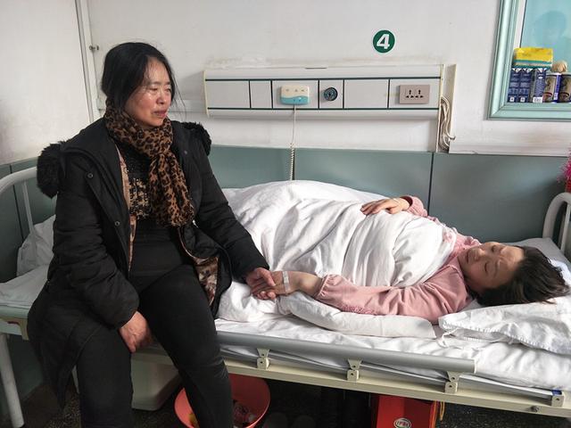 抚顺女司机眩晕停车 女乘客陪伴送医