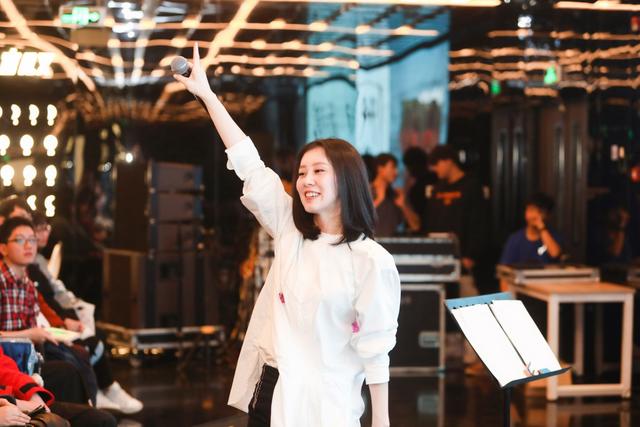 白安《1990s》新专辑音乐分享会举行 引粉丝疯狂打call