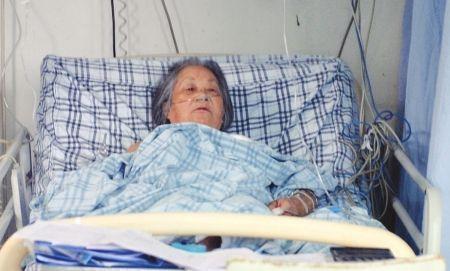 患急性肠梗阻肚胀如球 鞍山93岁老太手术成功
