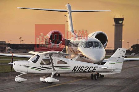 赛斯纳162飞机售价10万美元