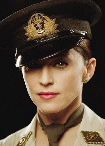 女人再穿军装 制服之美回归