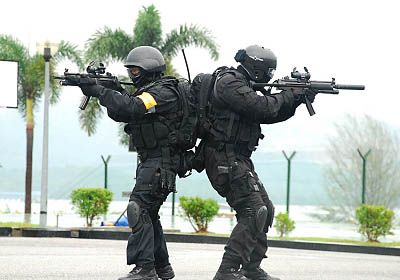 周边国抓扣中国渔民手段残忍向渔船扔燃烧弹