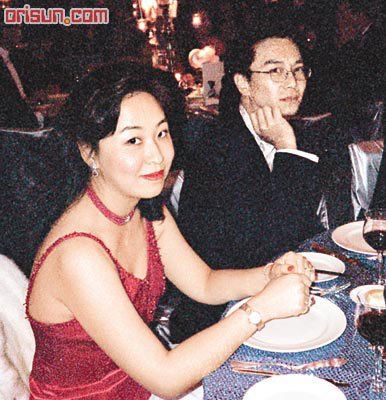 郭由美子(yumiko)一直是社交场常客,她每次出席晚宴时的打扮都以风骚