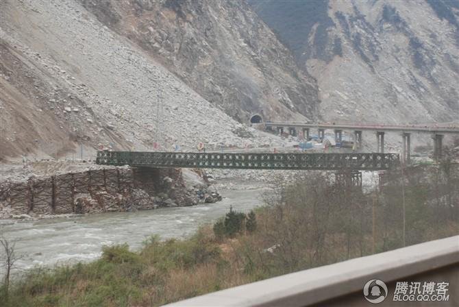 但是听朋友说,路还没有完全通(7月22号晚汶川至映秀发生了多处泥石流)