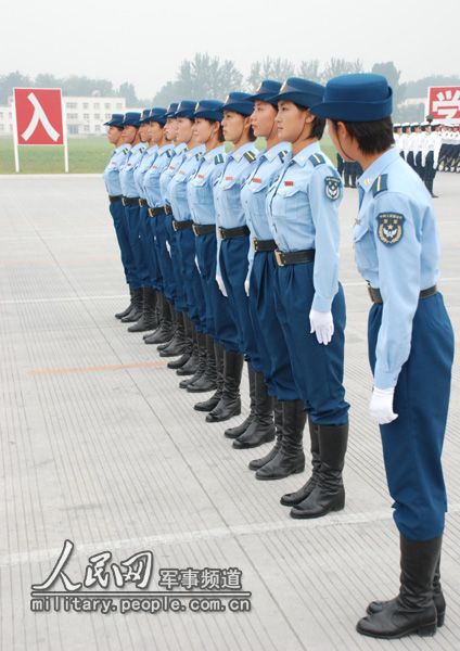 三軍女兵方隊受閱空軍女兵正在緊張訓練.攝. - 魯文餘的主頁