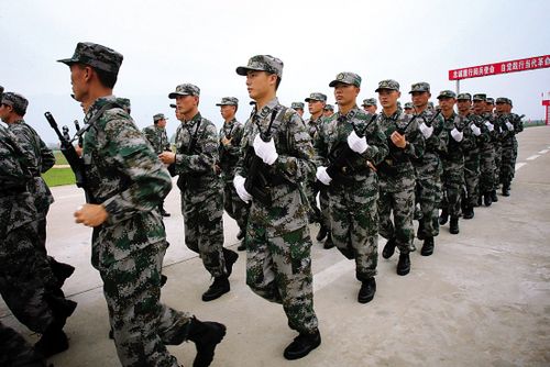 广州军区陆军方队平均身高1米75 接受7轮淘汰