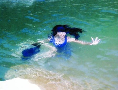 高中女生溺水图片