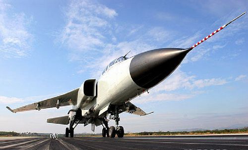 中国飞豹战机左45度仰视图.