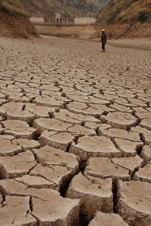 云南旱灾直击干渴的大地