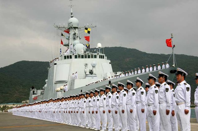 资料图:中国海军驱逐舰靠港