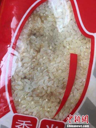 哈尔滨一幼儿园年收费近8万 给孩子吃发霉大米