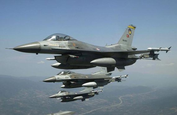 土耳其出动f-16在边境上空拦截叙利亚战机