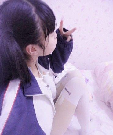 小学生性感生活私房照曝光 引发各方争议(图)