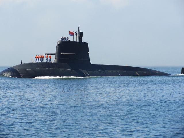 资料图:中国海军新型常规潜艇出海训练