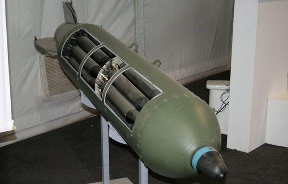 250千克航空电网干扰子母弹的母体,是使用国产250-3型航空反坦克