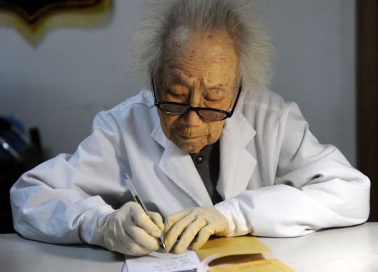 胡佩兰:20年来坚持每周出诊6天的百岁仁医