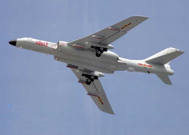 资料图:中国空军轰六战机原标题:陈虎点兵|中国空军未来轰炸机:哪个"