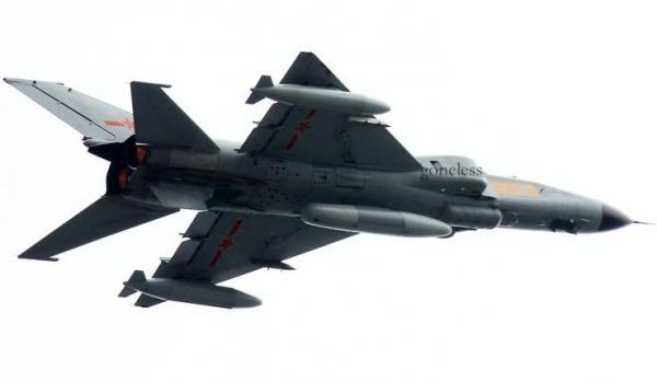 空军试飞员试飞歼侦-8f侦察机曾遇险 拖火着陆成功