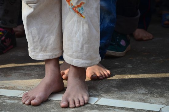 我梦见自己的鞋掉了自己光着脚,一会又找到我的鞋了,请周公解梦