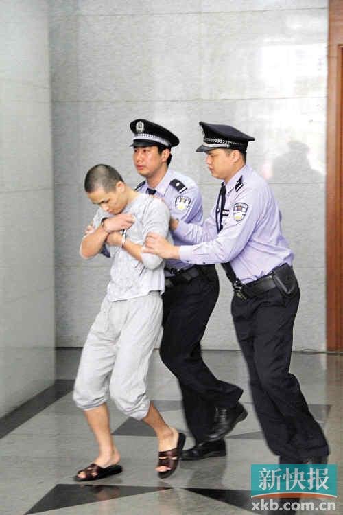 深圳故意杀人警察被判死缓 与法警冲突称会上诉