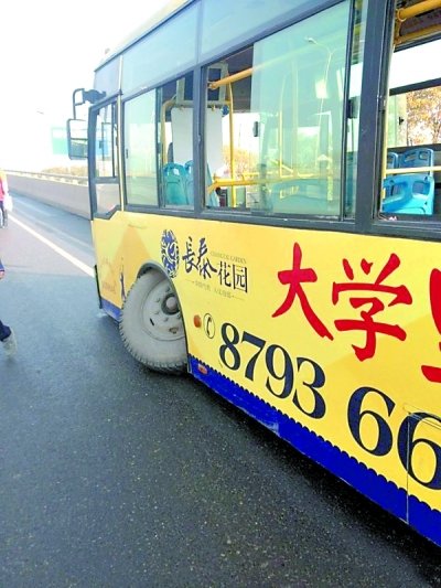 武汉一公交车车轮断裂乘客跳窗 营运公司称正常