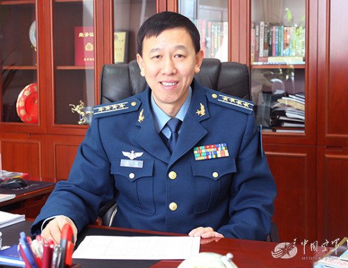 空军后勤部军事交通运输部部长向阳 原标题:坚持核发标准 强化从严