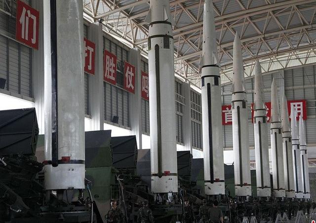 新闻 正文 资料图:解放军二炮东风15导弹部队 原标题:智库:中国应削减