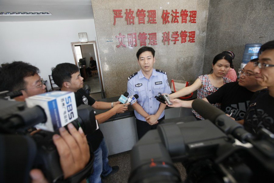 江苏常熟跑路老板被押解回国 欠债或达8亿