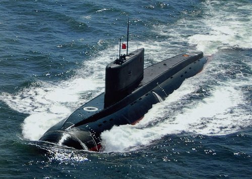 资料图:中国海军基洛级潜艇美国微型网络政策网站10月23日文章,原题