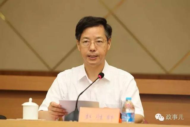 中国政府网3月4日发布的国务院任免国家工作人员信息中,还有王仲田,免去了其国务院南水北调工程建设委员会办公室副主任职务。