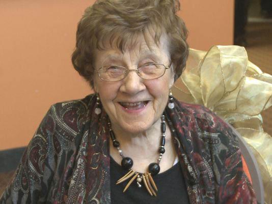 美国百岁老太当健身教练15年活跃在社交网络