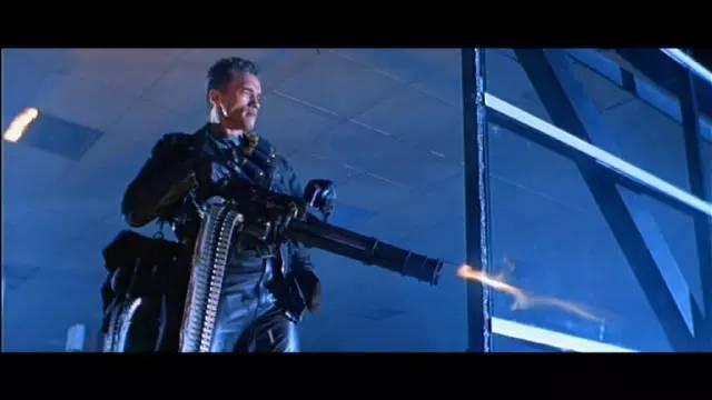 加特林机枪的背负式弹箱,在施瓦辛格的电影中,州长也使用m134进行手提