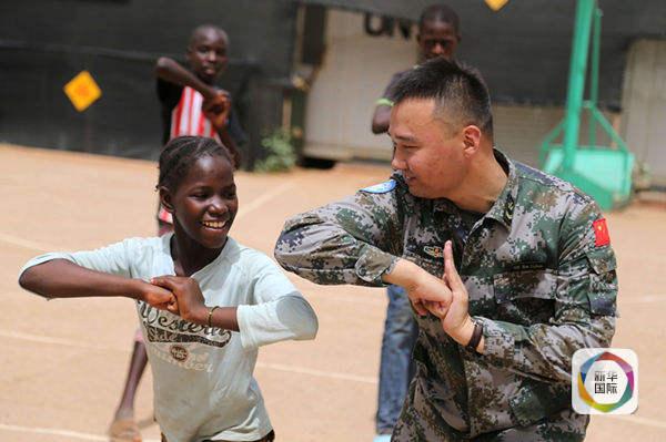 2016年5月14日,中国第三批赴马里维和部队举行"维和营开放日"活动