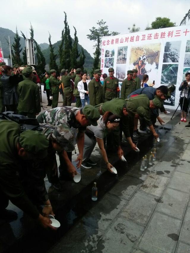 者陰山戰鬥參戰老兵聚首西疇烈士陵園祭奠戰友_新聞_騰訊網