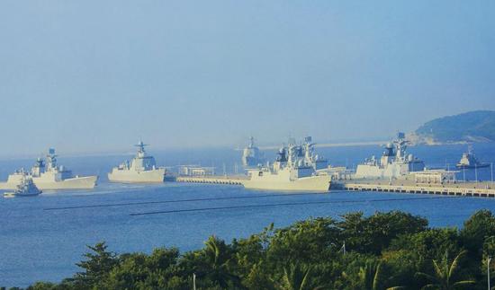 海南某軍港,新型驅逐艦,護衛艦成群.