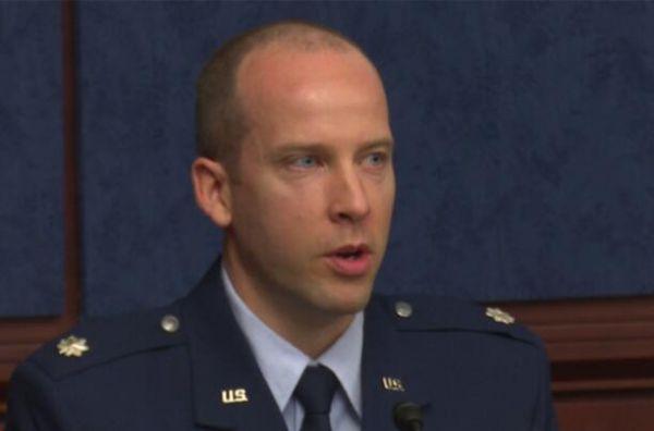 空军中校斯考特·冈恩是一名f-35a航行员 (美国之音黎堡2016年11月7日