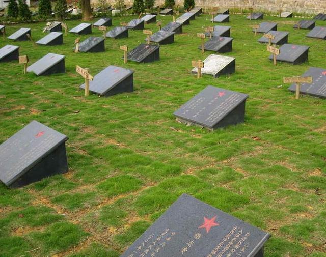 零散烈士墓图片