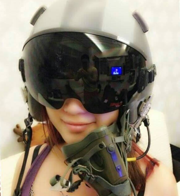台军丑闻 战机飞行员将头盔带回家给妻子把玩
