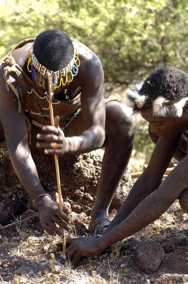 科罗威部落男性图片