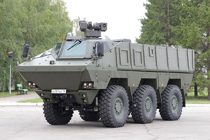 俄罗斯重机枪扫射新款装甲车 测防弹性能