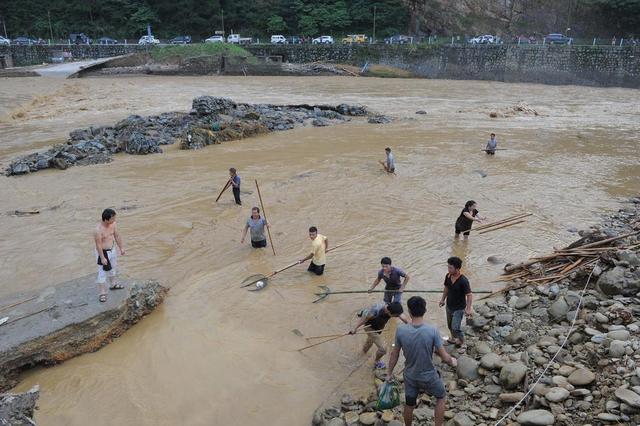 资讯中心 滚动读报 5月27日,贵州省黔东南苗族侗族自治州,雷山县26