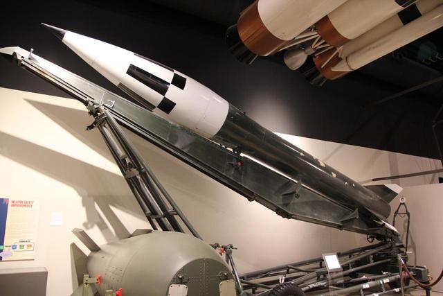 这种火箭弹配备核弹头1发弹威力堪比一个炮营齐射