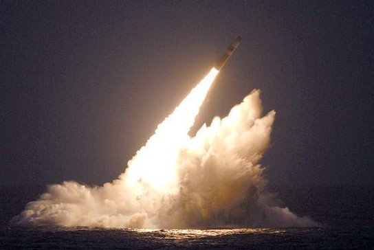 美国海军成功四次试射三叉戟2 d5潜射弹道导弹