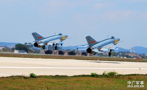 當天9時許,中國人民解放軍空軍一架殲-7飛機執行訓練任務時在廣東汕頭